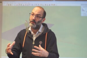 Mariaval,	Artiste Designer & Enseignant